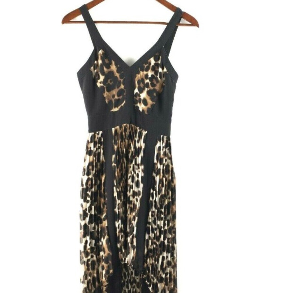 Bebe Pleated Leopard 🐆 print Midi Cheetah Dress